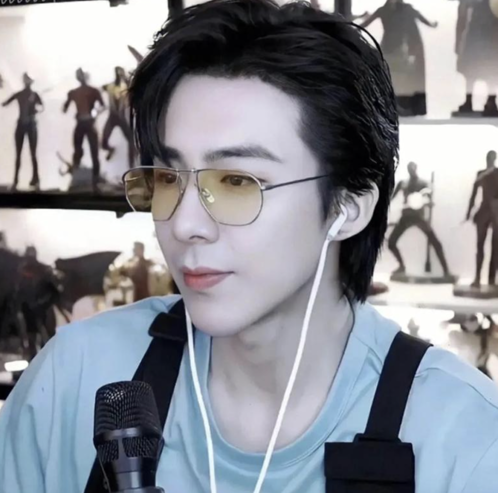 刘宇宁自曝录节目受伤,膝盖蹭掉一层皮,网友:身体金贵上什么综艺