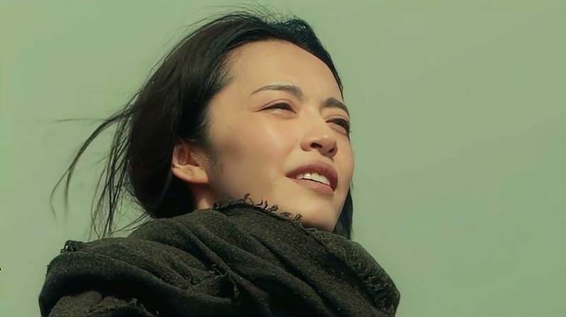 姚晨一袭黑裙亮相m榜荣誉之夜,为荣誉推选专业护航_腾讯新闻