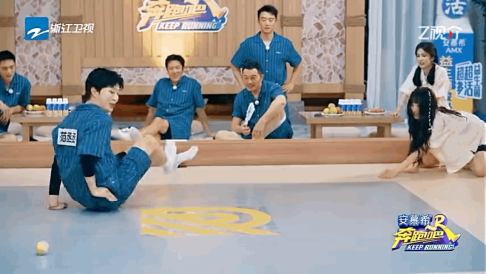 《奔跑吧12》沈阳寻宝快乐来袭,宋雨琦躲球身手矫健