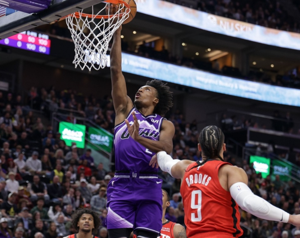 nba常规赛火箭逆转爵士取11连胜紧追勇士格林3496创纪录