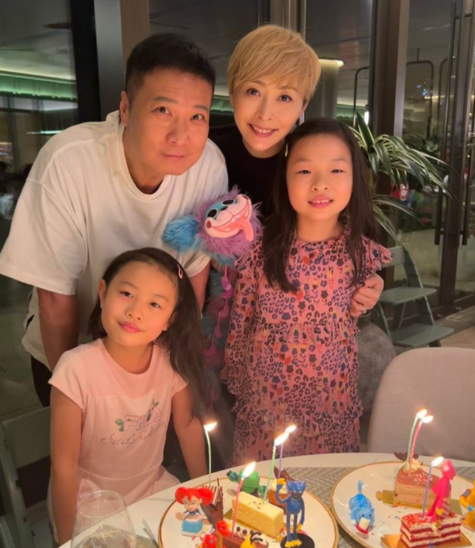 钱小豪钱嘉乐为父母庆生!