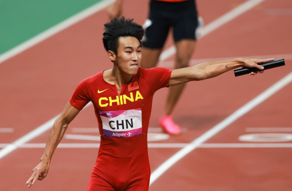 名场面21岁陈佳鹏最后一棒逆转绝杀日本队实力已超同龄苏炳添