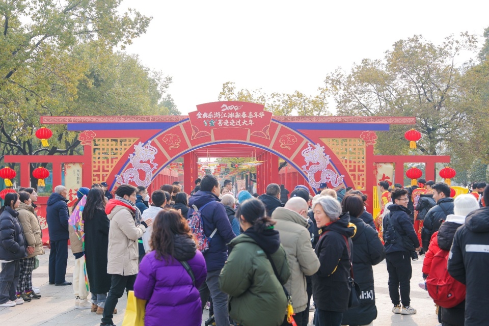 大年初一汉口江滩新春嘉年华人气旺