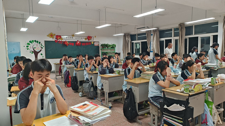 进一步提高九年级学生学习时效性,自觉性,日前,衢州市常山县城南中学