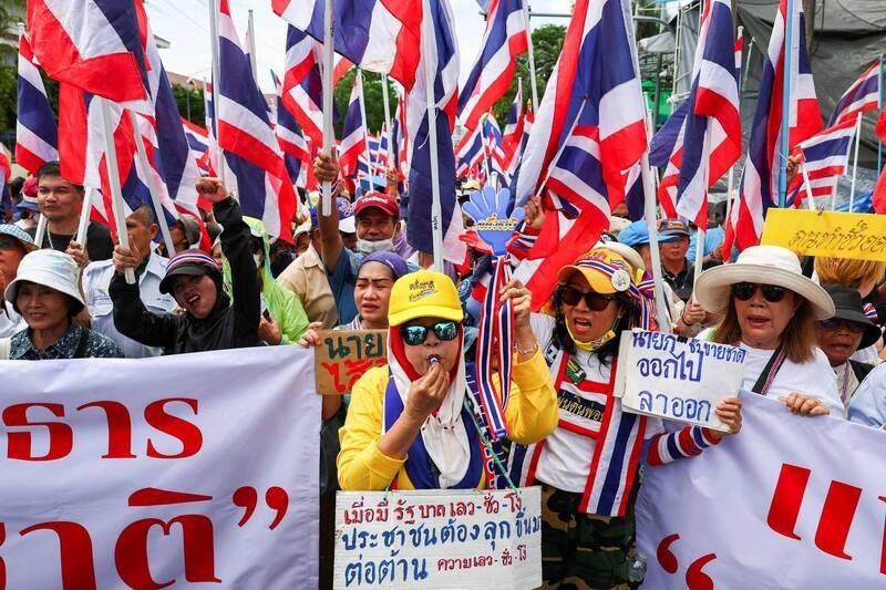 泰国总理贝东丹失言风波！17分钟通话录音