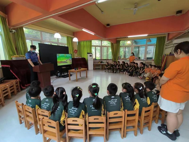 安贞街道综合行政执法队来到北京市朝阳区汇佳幼儿园