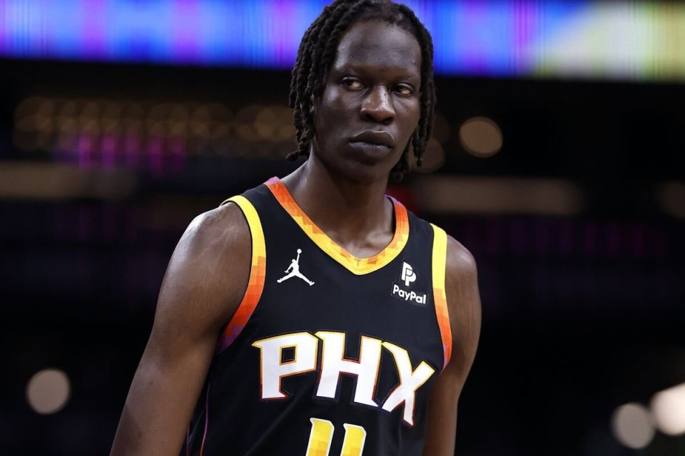 杜兰特,布克和比尔都对波尔整个赛季的职业精神赞不绝口.