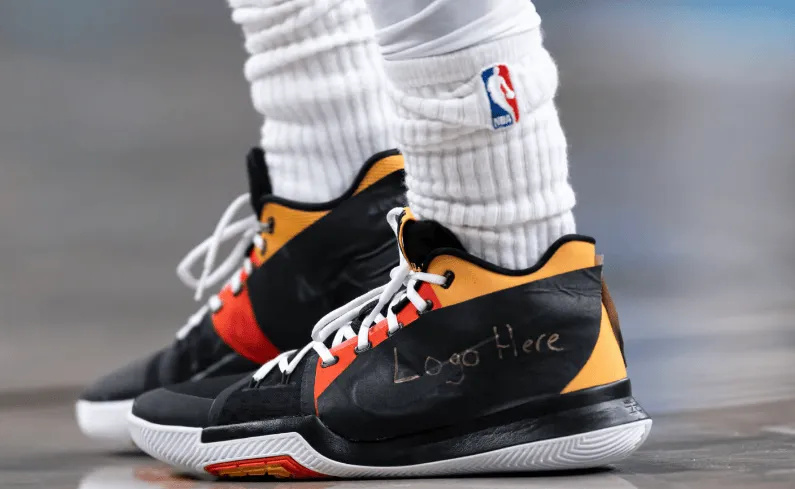 欧文正式签约安踏,外国球迷怎么说?-腾讯新闻