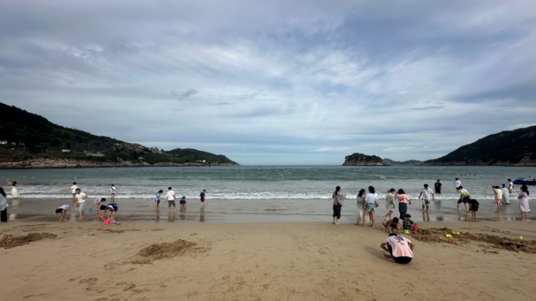 大沙岙沙滩 俞叶波摄他说,不少游客来到这儿脱口而出的第一句话便是"