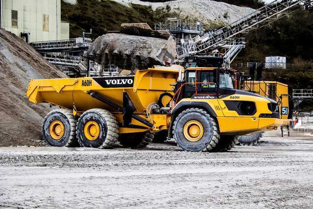 男人无法拒绝的沃尔沃乐高翻斗车_腾讯新闻