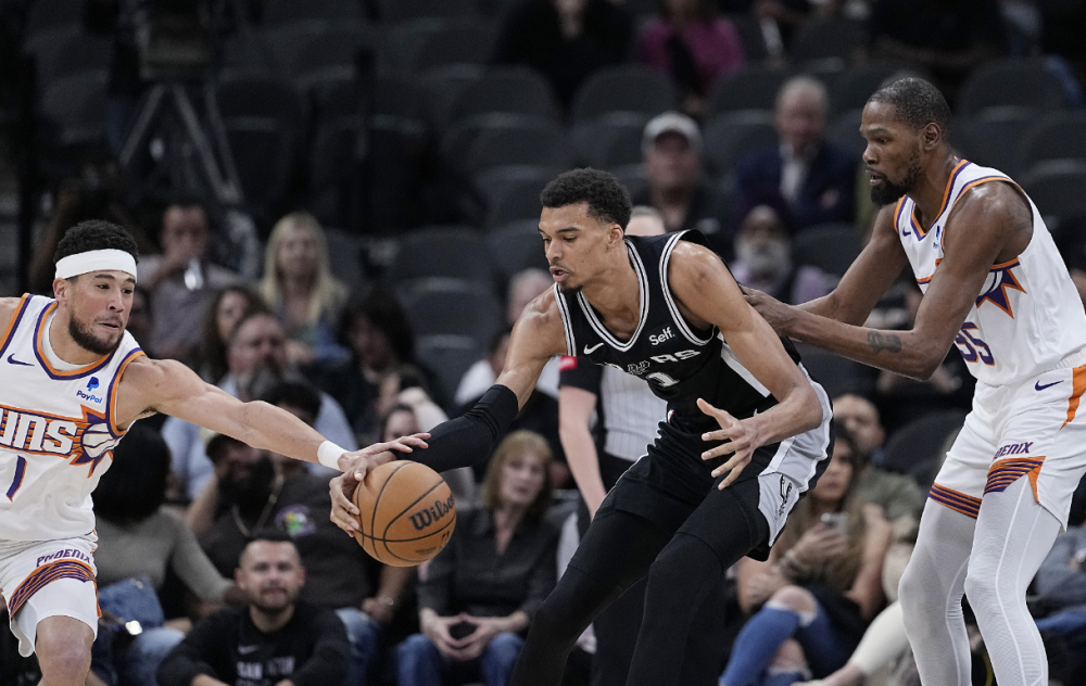 三巨轻松702512杜兰特拒文班亚马三杀太阳重返西部第六