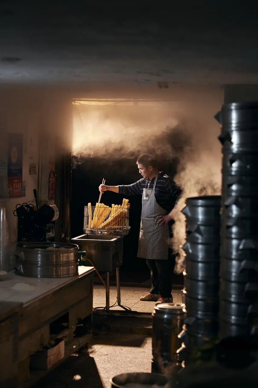 "馍叔"火了,双面人生惊艳全网_腾讯新闻