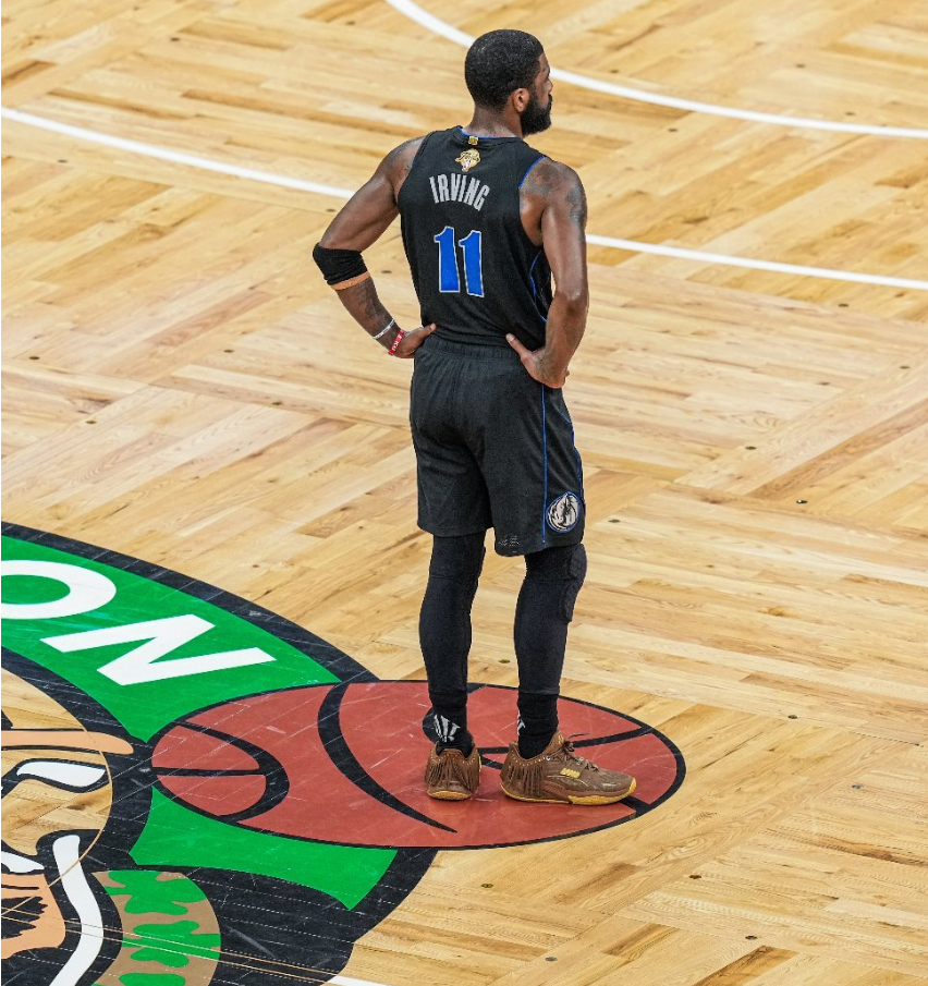 欧文更换头像引争议:身穿11号站绿军logo上 球迷热议志在复仇