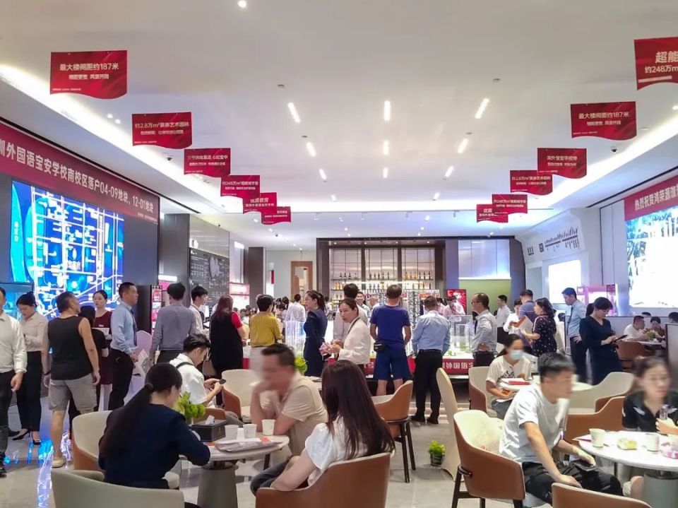 冲上热搜！售楼部成深圳国庆人挤人的“新景点”_腾讯新闻
