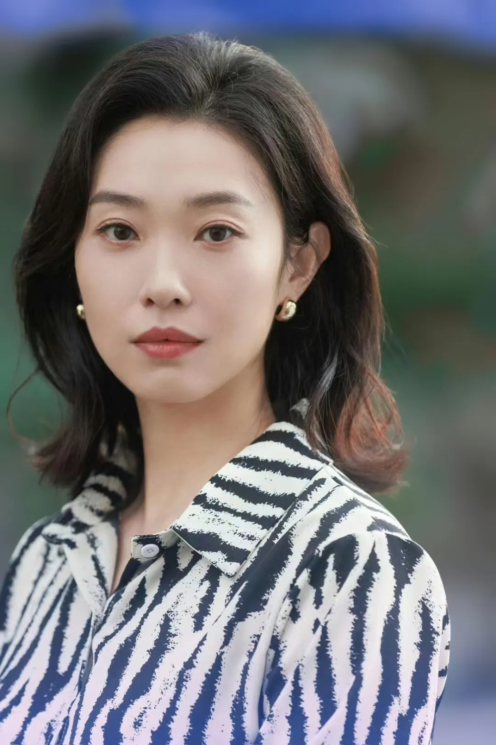 《前途无量》王佳佳:曾与比她大27岁的名导交往,40岁有夫有儿很幸福