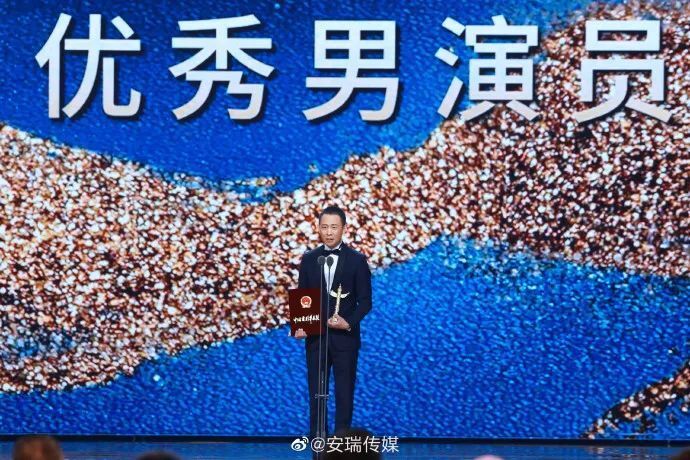 华表奖亮点回顾：张子枫成最年轻影后，张译内地三大电影奖满贯！_腾讯新闻