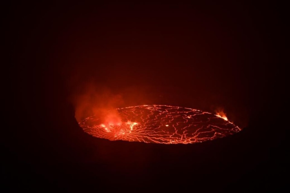 火山熔岩发电厂图片