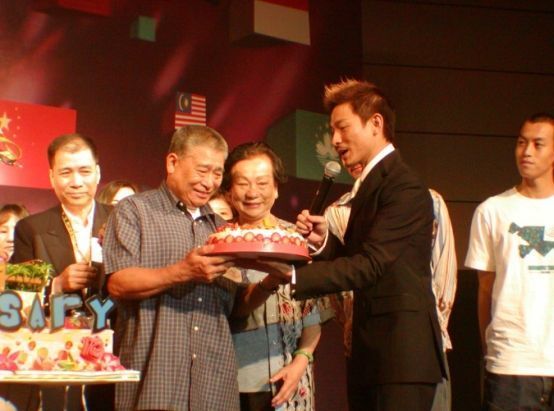 刘德华父亲去世曾带全家住贫民屋当消防员养家20年前患膀胱癌