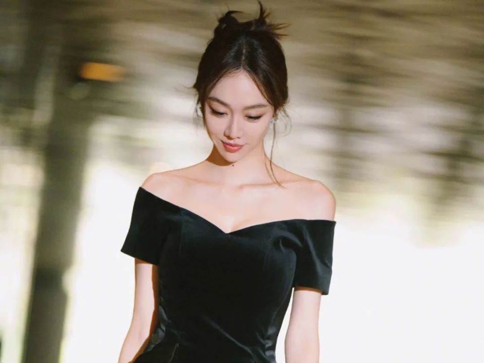 从配角到春晚舞台，姜妍如何实现惊艳逆袭？_腾讯新闻