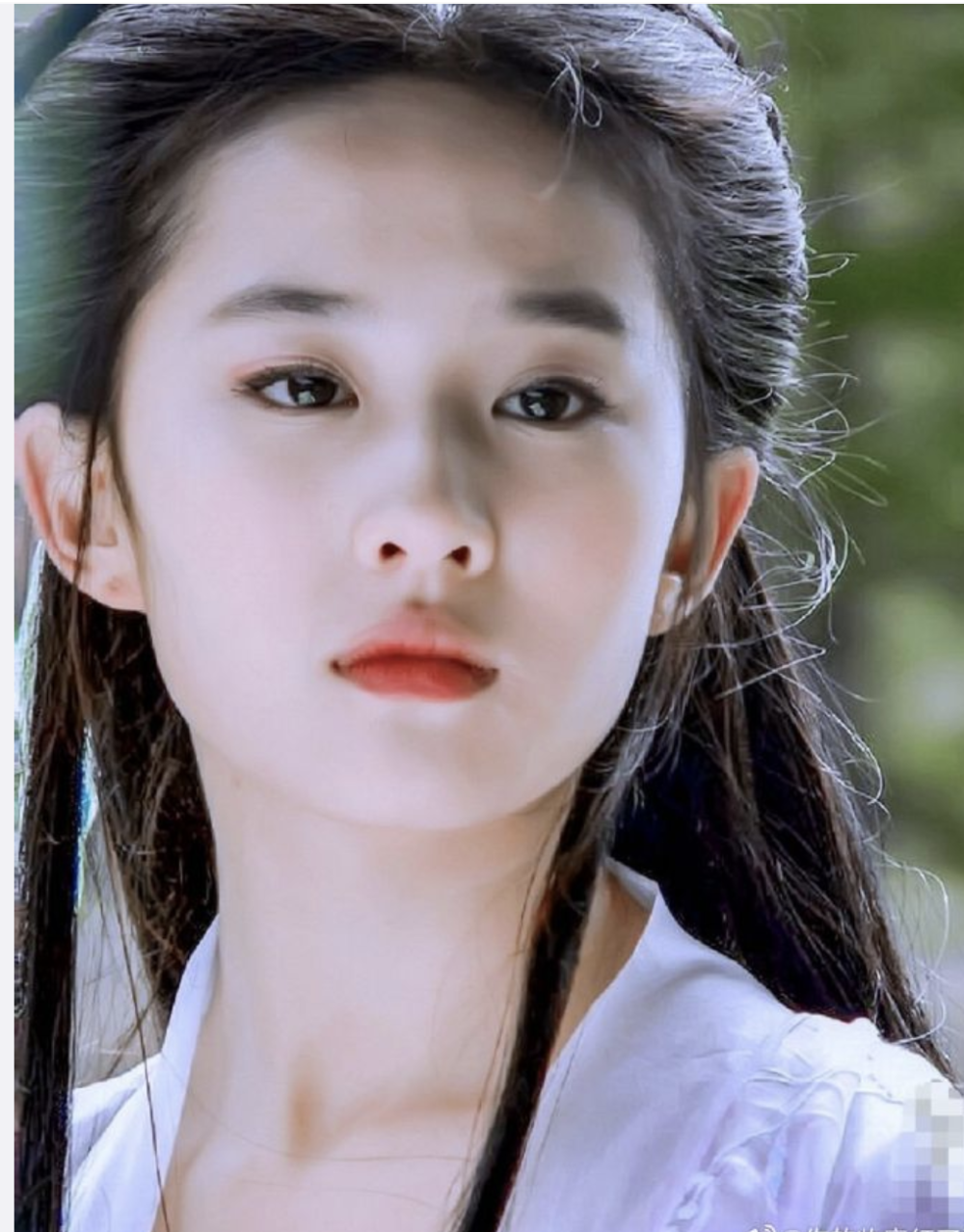 36岁刘亦菲对比31岁杨采钰:同样是颜值顶配,但气质和发展截然不同