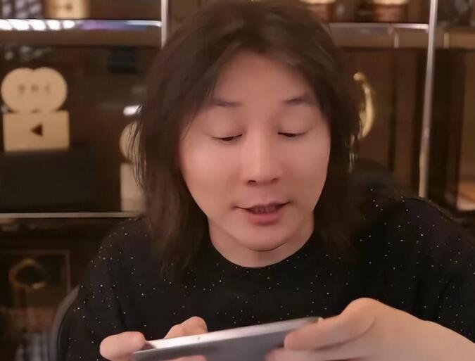 张大仙正式回应,解释为何不用国产手机,只因为一个优