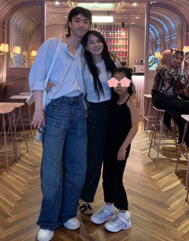 学霸伊能静儿子三年修完四年学分提前从纽约大学导演系毕业