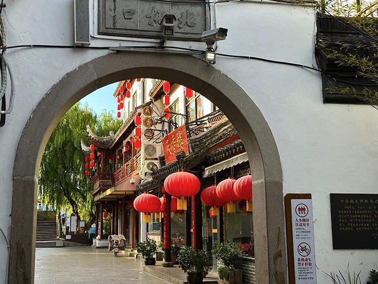 清晨的七宝老街_腾讯新闻