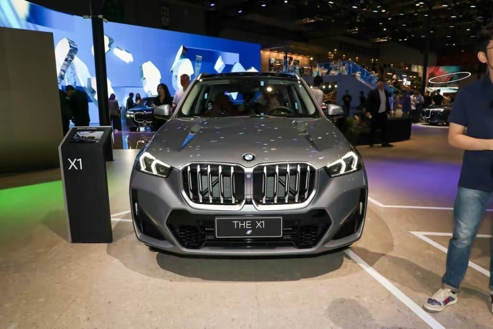 新款宝马x1正式上市内饰换装双联屏不到29万就能买香不香