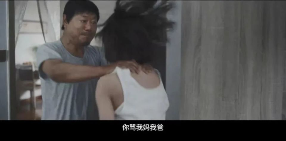 但老秦的性格缺陷也在剧情的推进过程中显现,他是重刑犯,曾经失手杀