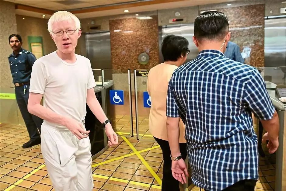 新加坡总理李显龙卸任，“李家坡”皇位为何没传第三代？_腾讯新闻