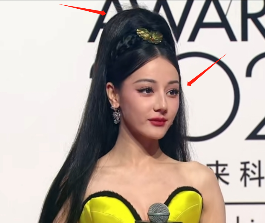 热巴红毯大翻车被嘲像泰星还疑似模仿范冰冰造型师出来内涵