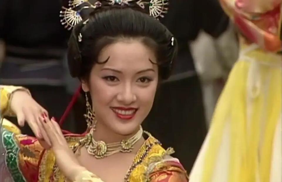 在向海岚主演的大女主剧《杨贵妃》里面,吴美珩饰演的也只是配角梅妃