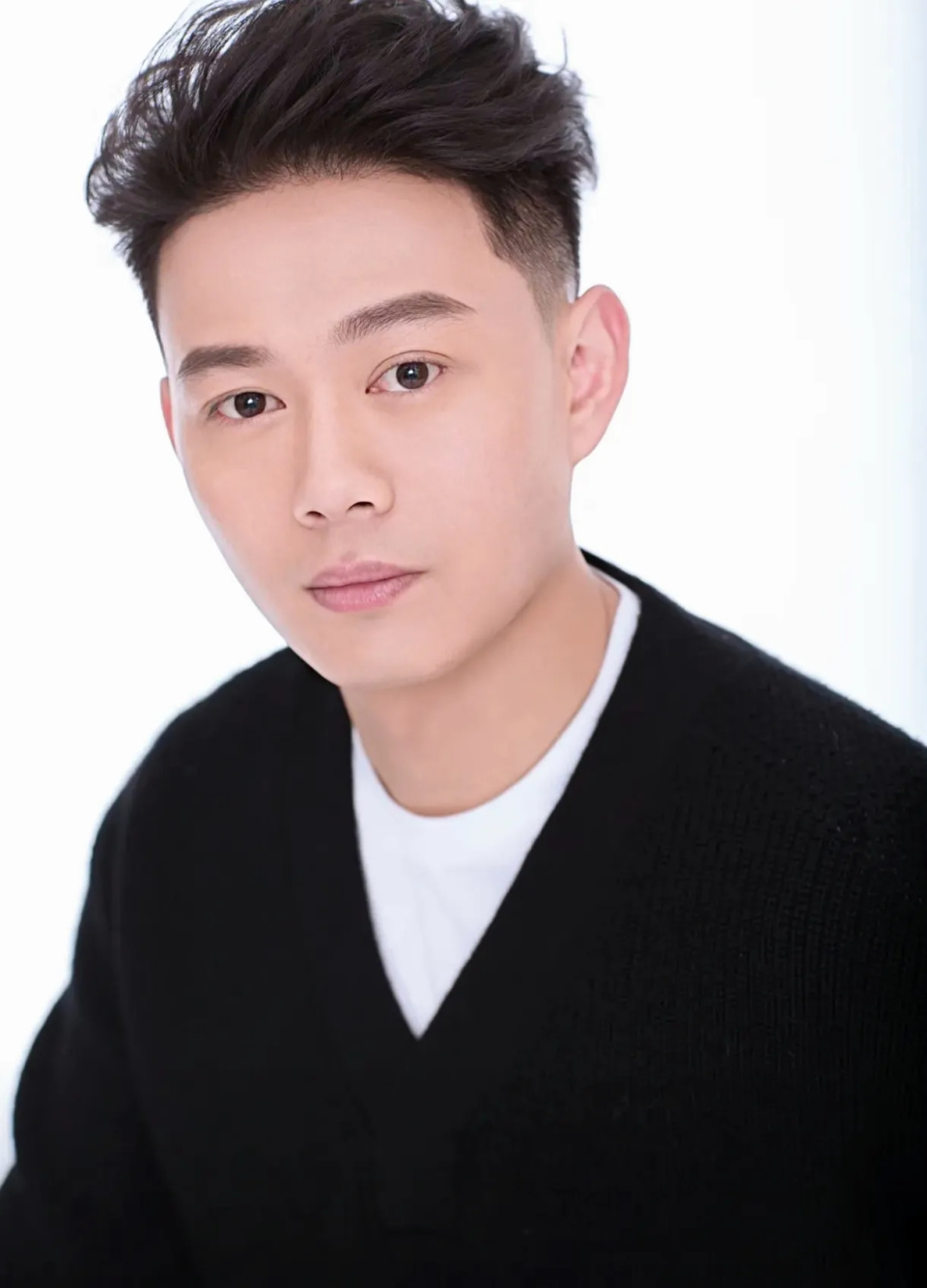 《执行法官》于恒:春晚出道,军人出身,不肯同流合污,他40岁仍不红