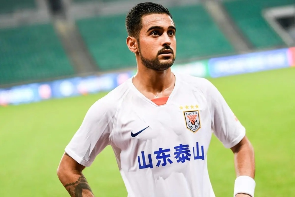 山东泰山迎来中超金靴级强援:莱昂纳多回归,冲击前三稳了_腾讯新闻