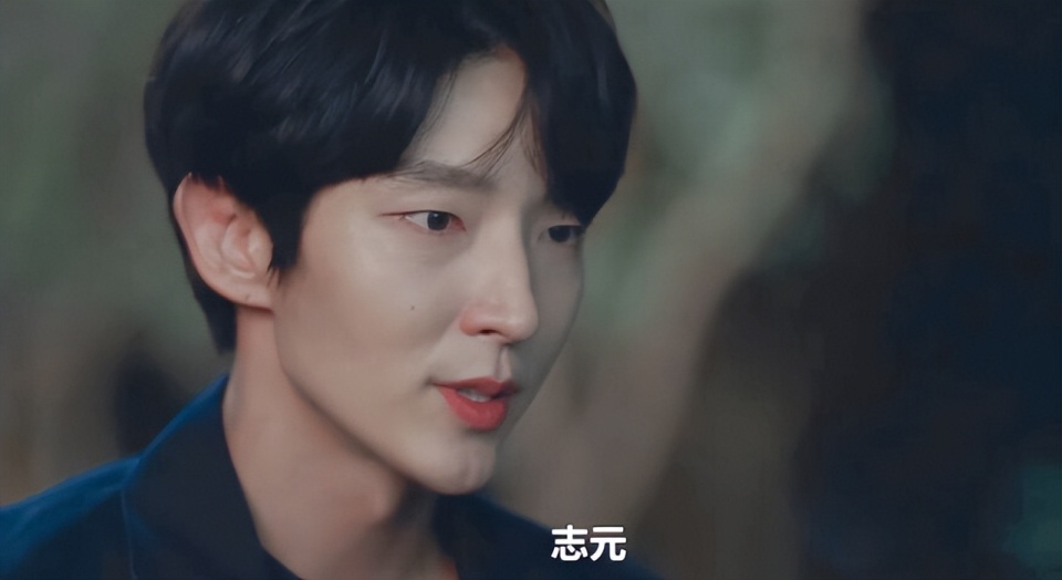 其实细看演员长相的话,大多数主角称不上绝对的帅气与美艳,有些整容的