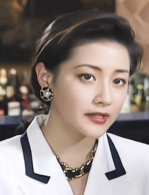 李英爱,美得不像韩国人,更像林青霞,女儿完美继承美貌基因