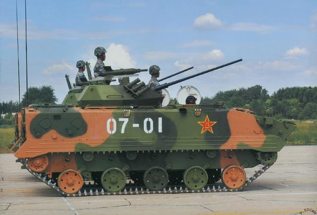 新一代伞兵战车亮相，加装主动防御！机械化空降兵，到底有多强悍_腾讯新闻