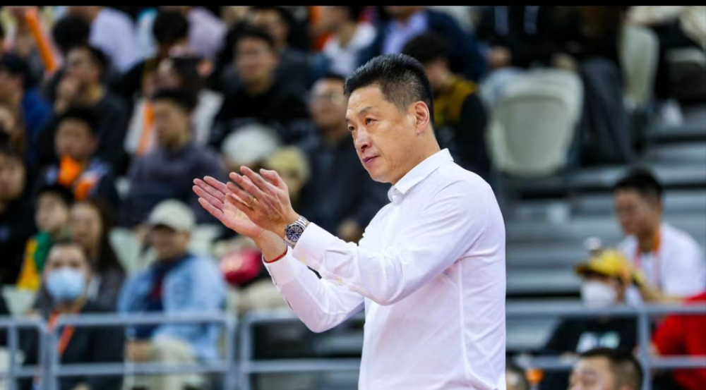 现场给徐杰上课,无视杜锋争执,值得李春江更多信任_腾讯新闻