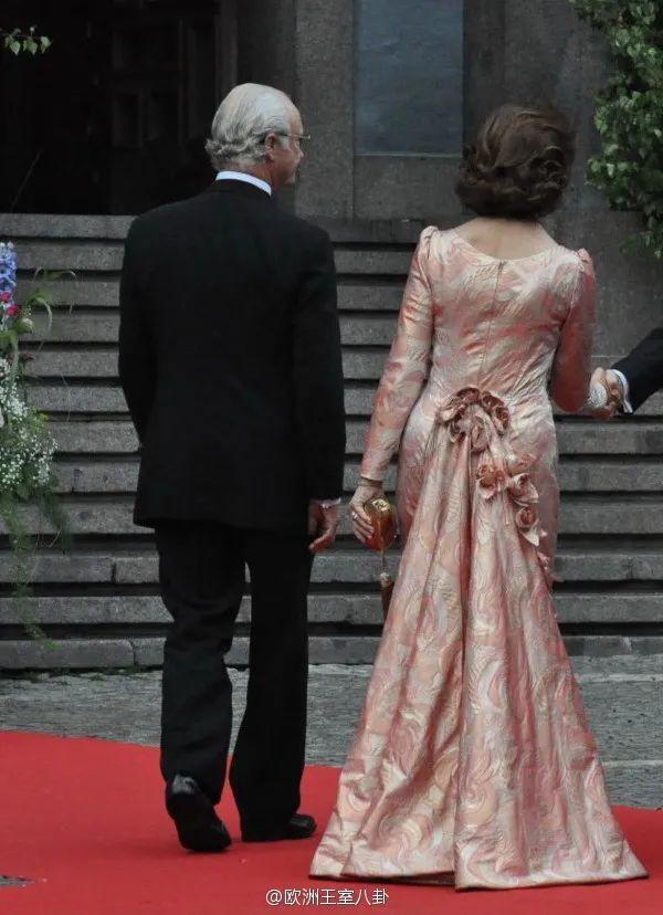 王室女性礼服背影大赏 最是那一转身的风情