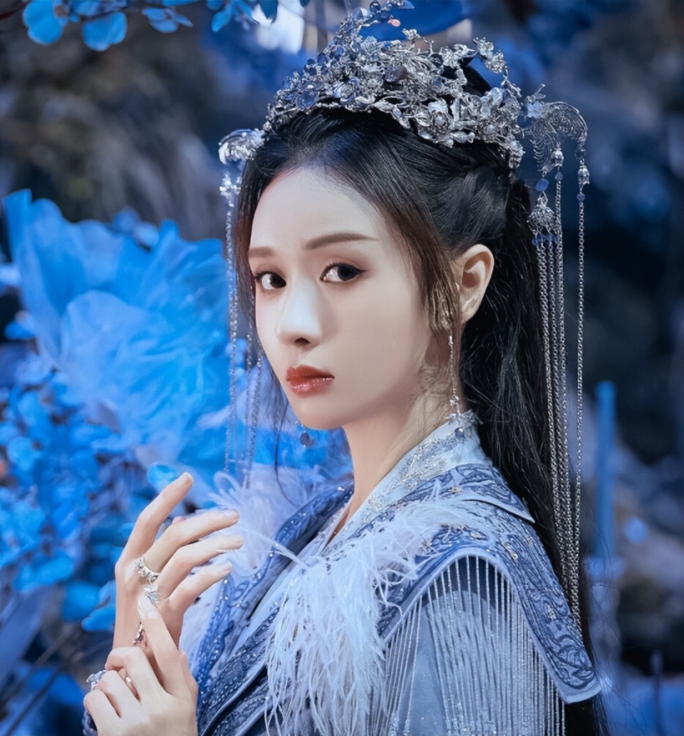 《花间令》后,郑合惠子二搭"鞠婧祎",新剧造型惊艳!_腾讯新闻