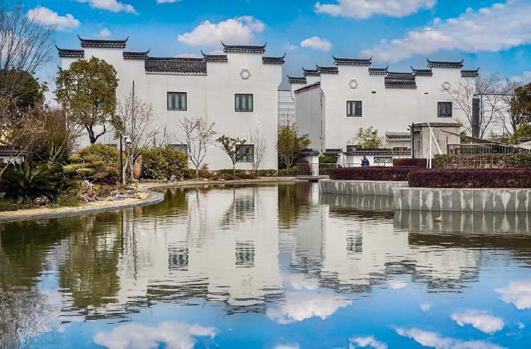 上海的小徽州 中新泾公园美如画