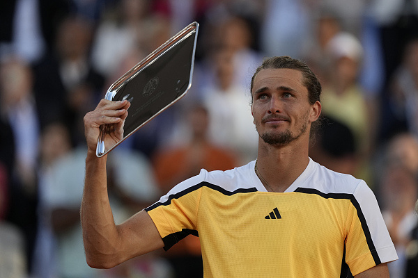 人物|阿尔卡拉斯首度成为"红土之王" 写下男子网坛新纪录