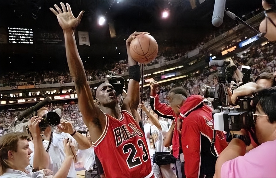 科比总决赛砍937分排历史第11,前十都是谁?乔丹1163分未进前三