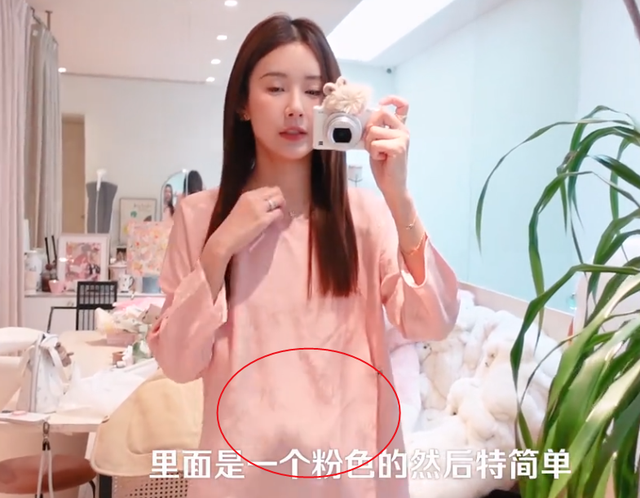 40岁张子萱疑怀三胎,腰腹变粗身材圆润,外出旅行陈赫不许她下海_腾讯