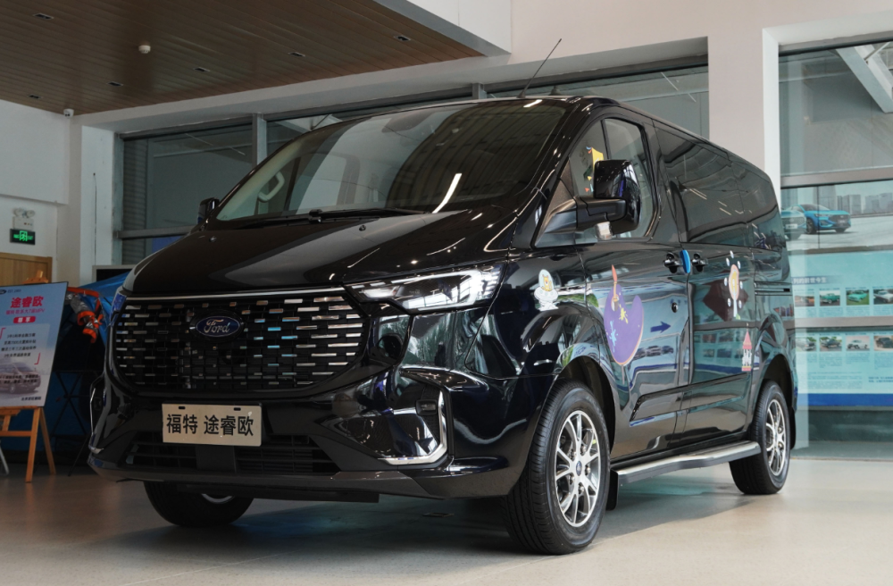 售价方面,途睿欧拥有两款配置,价格分别是21.96万和24.3万.