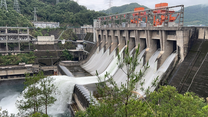 水库泄洪道图片