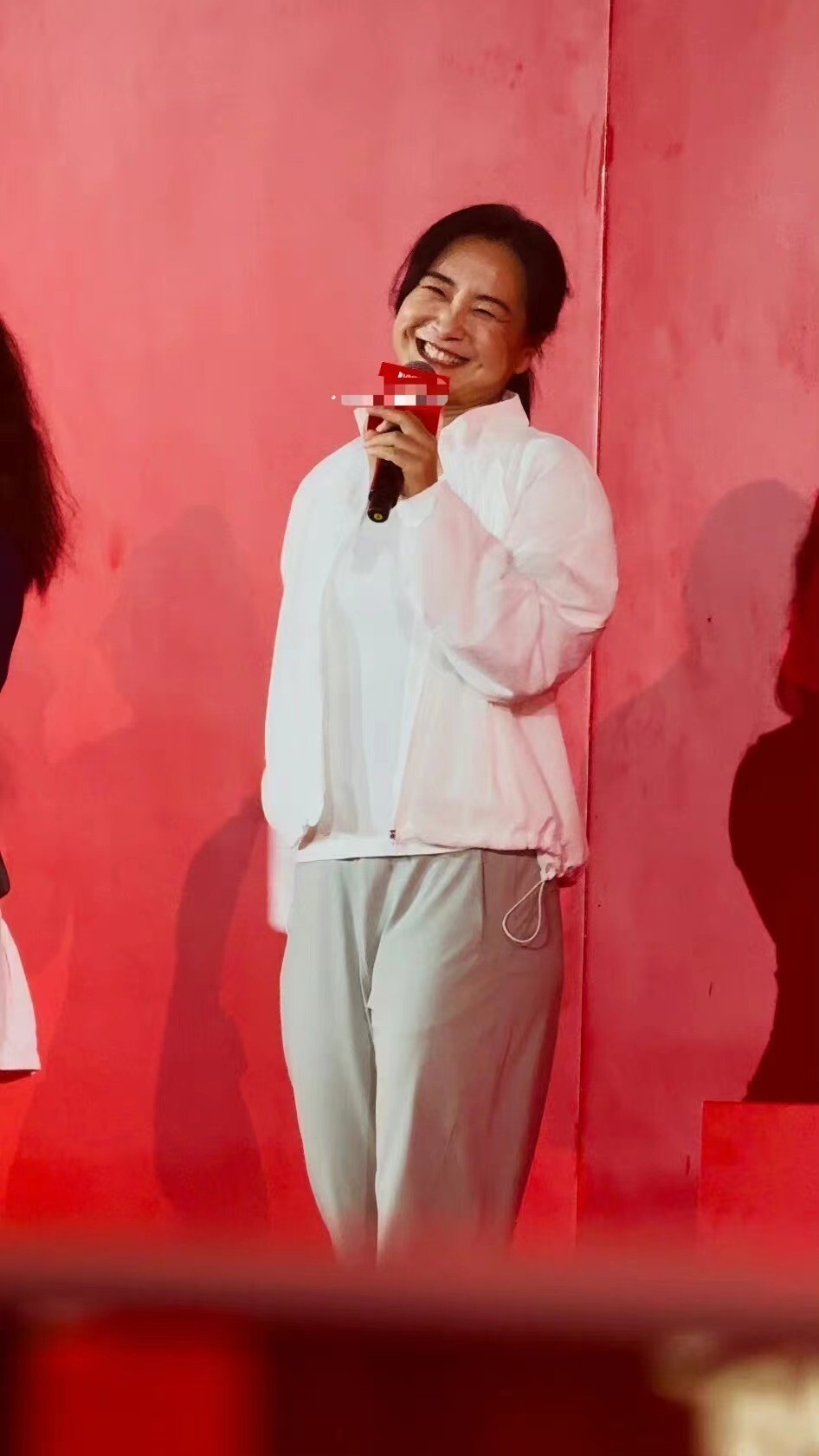 体重"反弹"的贾玲,治好了多少女人的身材焦虑?