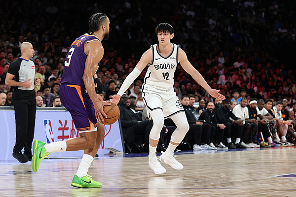 NBA中国赛｜曾凡博表现未达预期 获得篮网双向合同难度不小