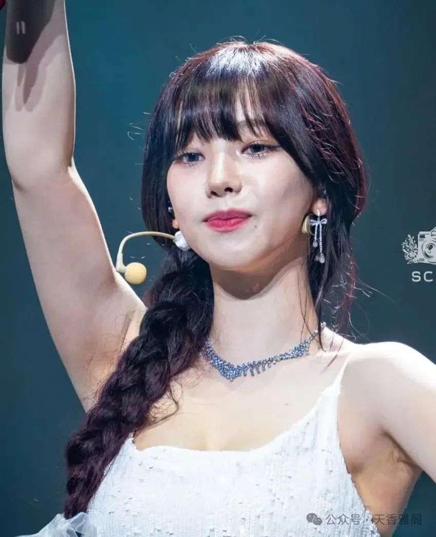 出道即封神AI女神！25岁却被骂“过期”？韩国男团40岁还在装少年……-腾讯新闻