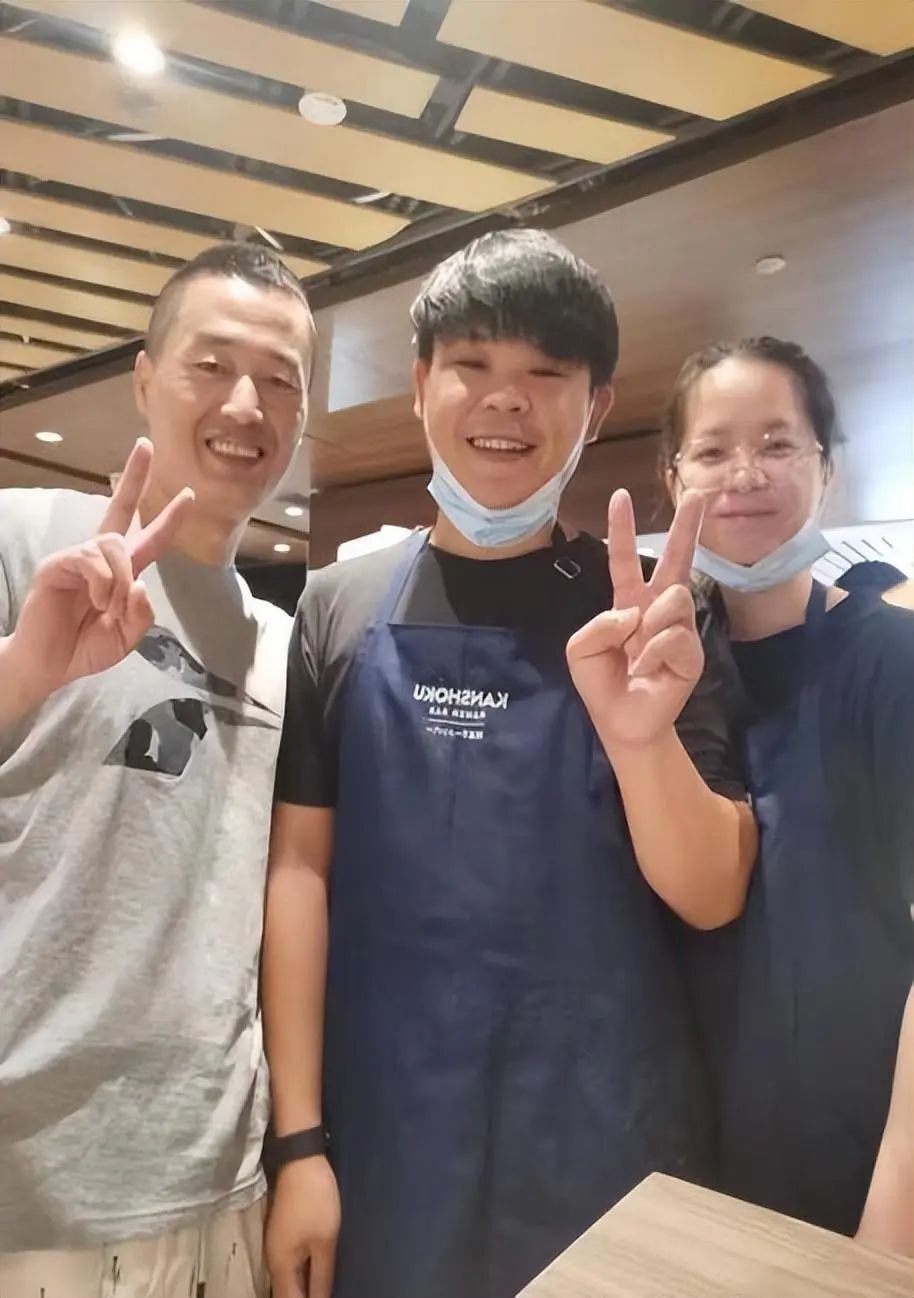 出国务工靠谱吗?他去新加坡加工,从月薪2000到月入10万